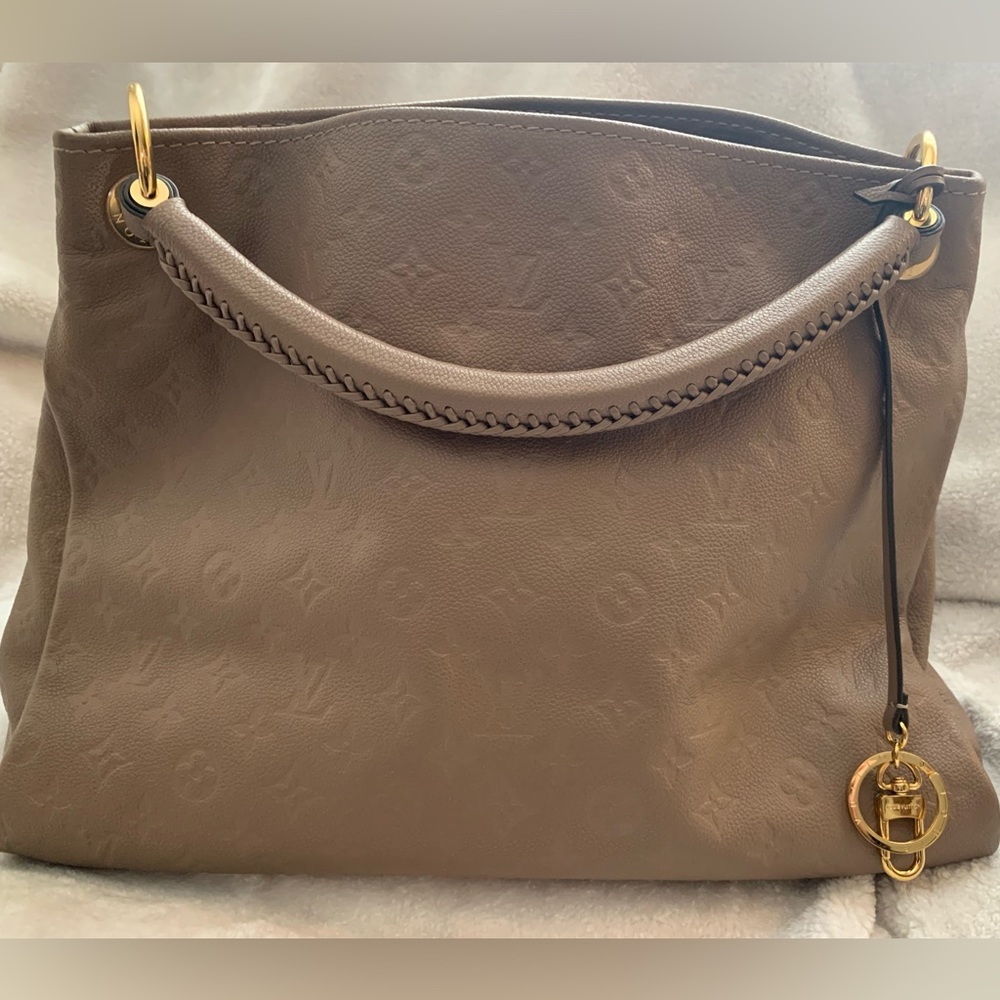 Louis Vuitton Artsy MM color Taupe